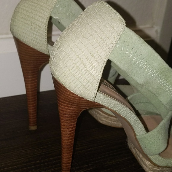 Heels - Picture 3 of 3